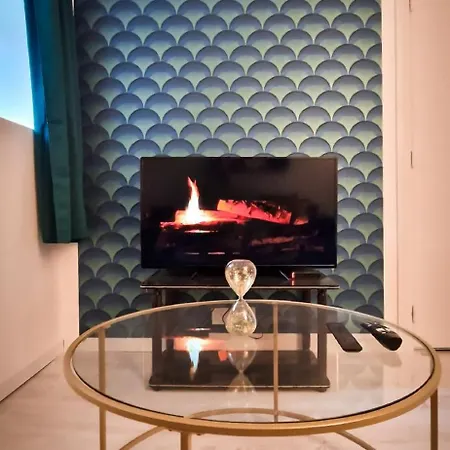 Appartamento L'art Déco 3 étoiles Wifi, Netflix, Disney, Coeur De Bastide Villefranche-de-Rouergue